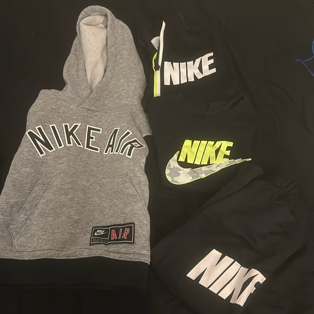 Nike sweater 2T Nike set 3T